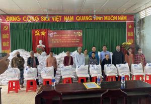 UBND xã Lương Phi và Công ty TNHH Liên doanh Antraco chung tay chăm lo Tết cho người nghèo