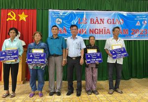 Công ty Antraco hỗ trợ 4 căn nhà Tình nghĩa cho gia đình chính sách huyện Tri Tôn