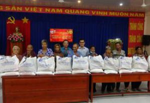 Công ty TNHH Liên doanh Antraco tặng 2.670 phần quà Tết