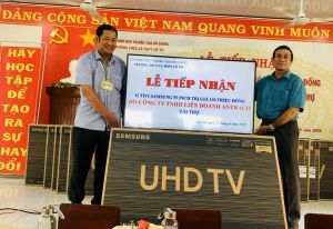 Trao tặng  11 tivi Samsung 55inch cho trường THCS và THPT Cô Tô do Công ty TNHH Liên Doanh ANTRACO tài trợ