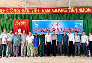 Bàn giao nhà Tình nghĩa trên địa bàn huyện Tri Tôn