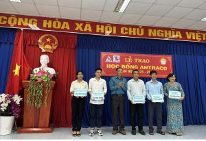 Công ty TNHH LD ANTRACO trao tặng 80 suất học bổng cho học sinh, sinh viên trên địa bàn huyện Tri Tôn